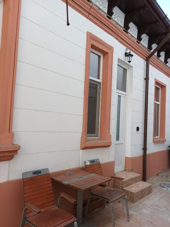 Appartement Casa Liveni à Bucarest Extérieur photo