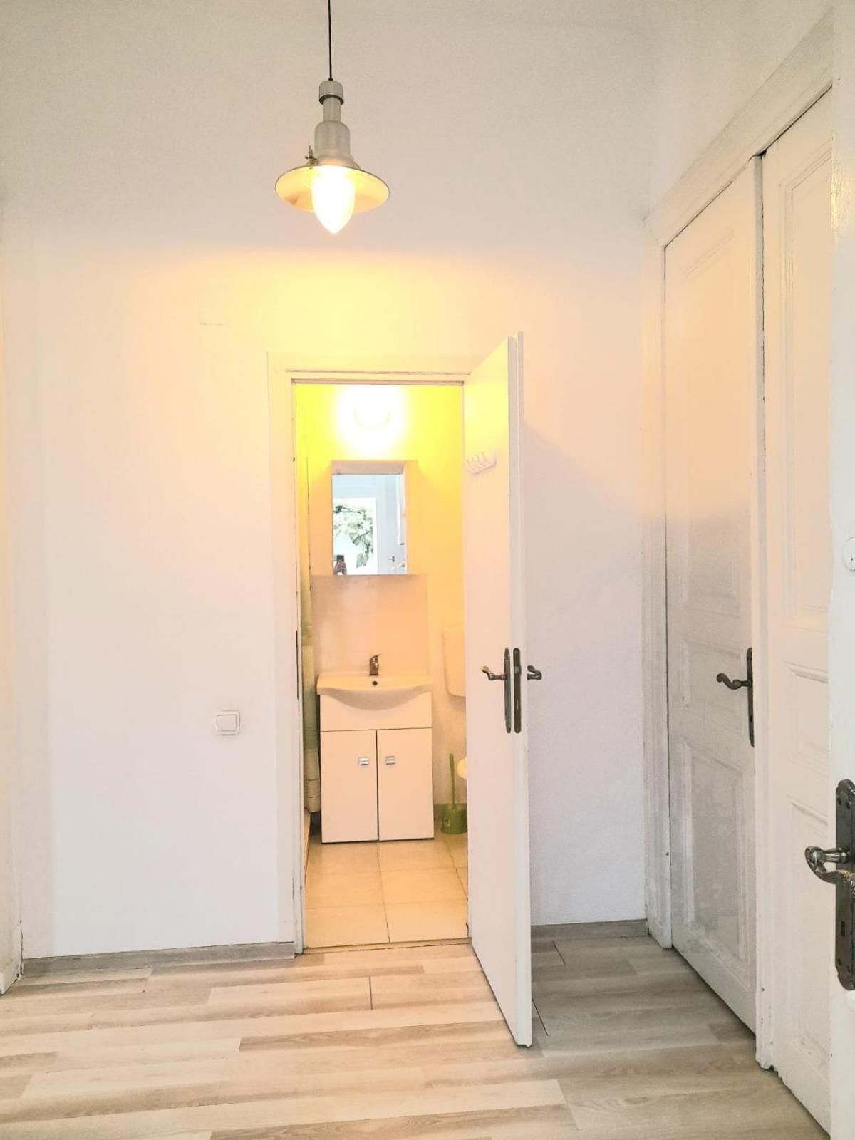 Appartement Casa Liveni à Bucarest Extérieur photo